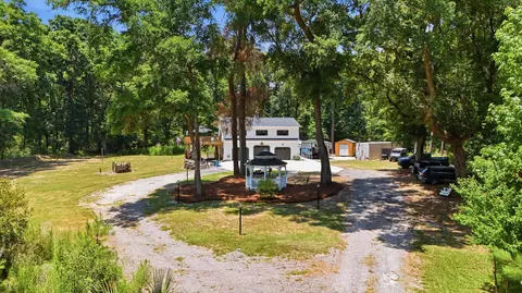 8246 Oyster Factory Rd, Edisto Island, SC 29438