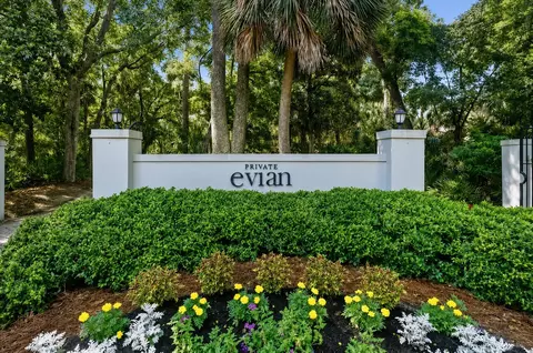 70 Shipyard Dr #109, Hilton Head Island, SC 29928