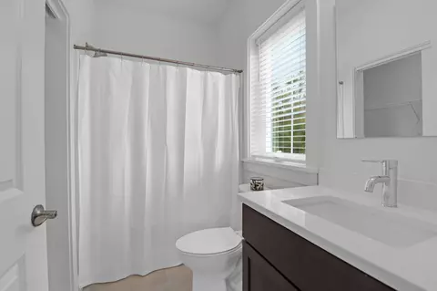 Bath - 1201 Gatch Ct, Mount Pleasant, SC 29464 photo 3 of 4