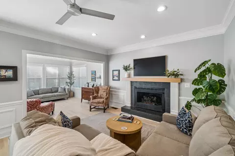 Living - 711 Gate Post Dr, Mount Pleasant, SC 29464 photo 1 of 2