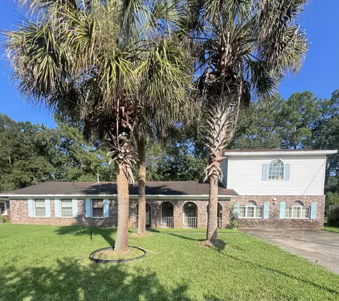 8318 Bordeaux Ct, North Charleston, SC 29406