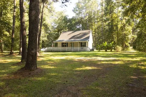 69 Nuthatch Ln, Cottageville, SC 29435