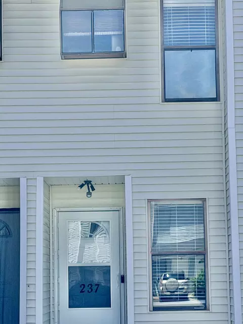 237 Pine Shadow Dr, Goose Creek, SC 29445