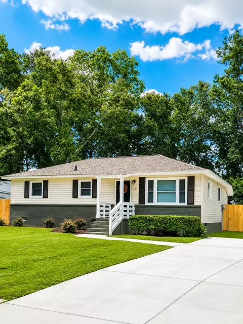 221 Farm Rd, Goose Creek, SC 29445