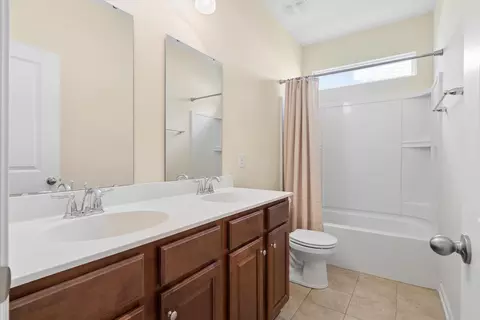 Bath - 622 Woolum Dr, Moncks Corner, SC 29461 photo 2 of 4