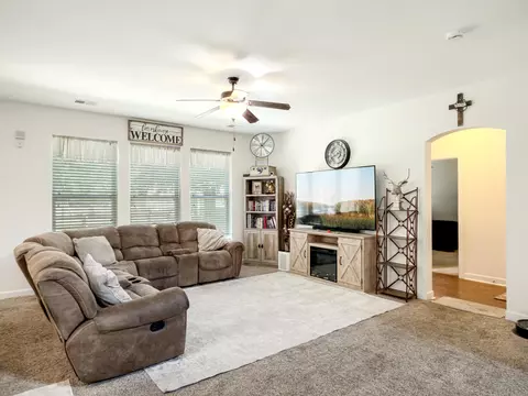 Living - 224 Devonshire Dr, Moncks Corner, SC 29461 photo 5 of 7