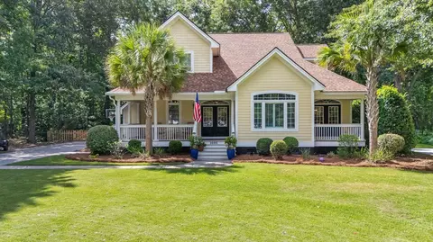 1005 Island Crossing Dr, Hanahan, SC 29410