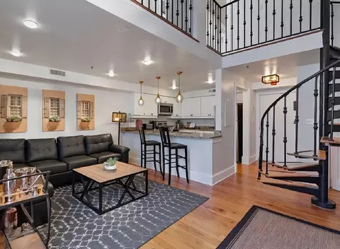 377 King St UNIT 203, Charleston, SC 29401