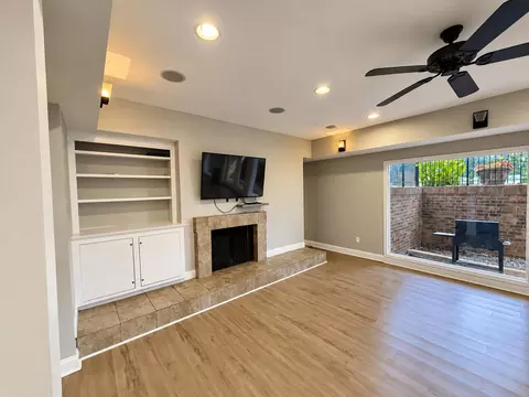 Living - 307 Menlo Dr, Columbia, SC 29210 photo 2 of 2