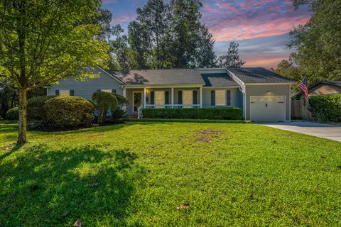 102 Huntington Cir, Summerville, SC 29485
