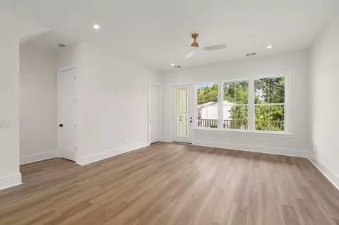 Living - 1602 Lauda Dr, Mount Pleasant, SC 29464 photo 2 of 4