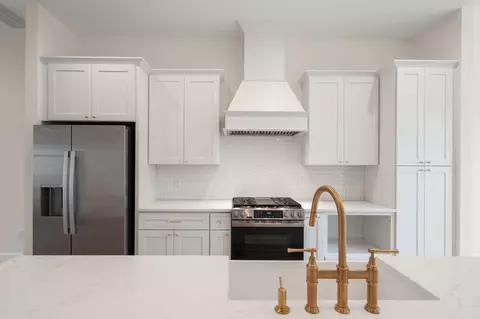 Kitchen - 1602 Lauda Dr, Mount Pleasant, SC 29464 photo 3 of 5