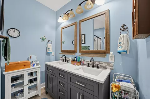 Bath - 6777 Hampton Rd, Conway, SC 29527 photo 2 of 7