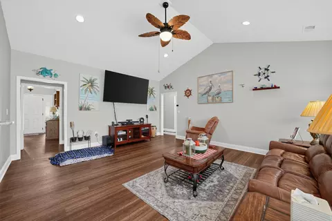 Living - 6777 Hampton Rd, Conway, SC 29527 photo 1 of 2