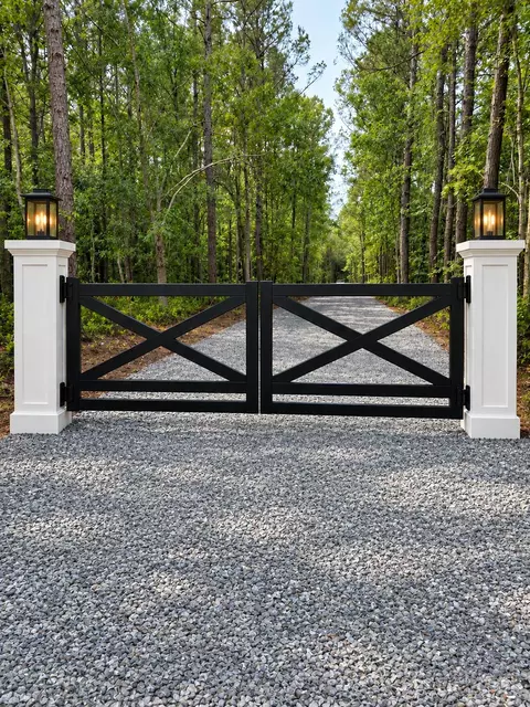 1044 Finnigans Way, Awendaw, SC 29429