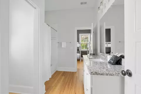 Bath - 162 Spring St #E, Charleston, SC 29403 photo 6 of 6
