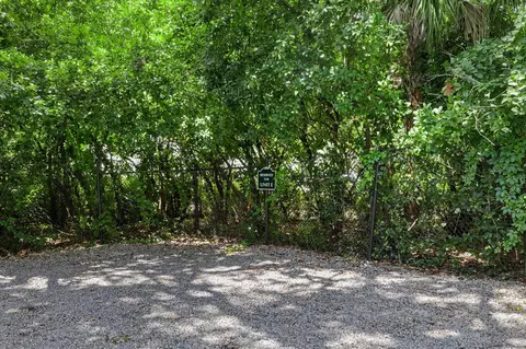 Exterior - 162 Spring St #E, Charleston, SC 29403 photo 4 of 4