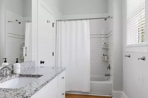 Bath - 162 Spring St #E, Charleston, SC 29403 photo 2 of 6