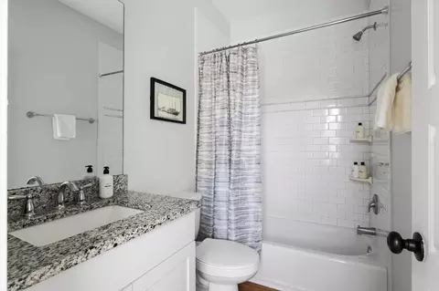 Bath - 162 Spring St #E, Charleston, SC 29403 photo 3 of 6