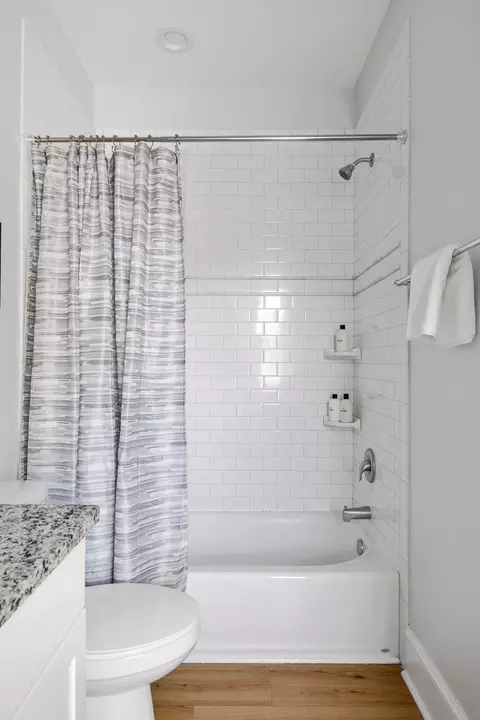 Bath - 162 Spring St #E, Charleston, SC 29403 photo 4 of 6