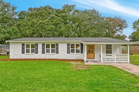 1472 Village Rd, Charleston, SC 29407