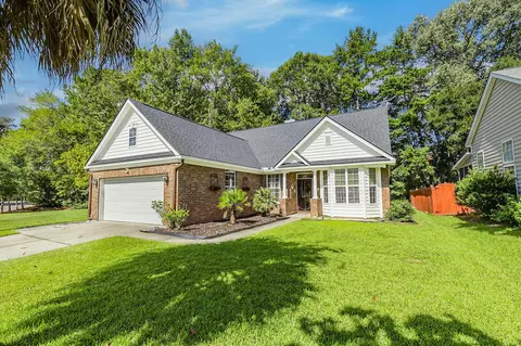 104 Carolinian Dr, Summerville, SC 29485