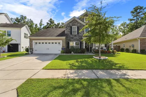 560 Mountain Laurel Cir, Goose Creek, SC 29445