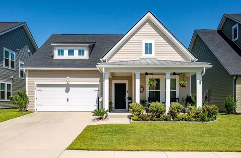 218 Red Bluff St, Summerville, SC 29483