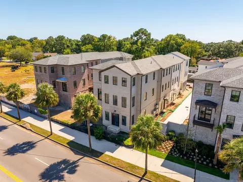 303 Queens Ct #1, Mount Pleasant, SC 29464