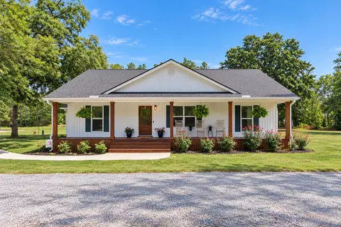 136 Thirteen Way, Cross, SC 29436
