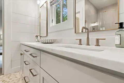 Bath - 6 Featherstone Ct, Sunset, SC 29685 photo 11 of 17