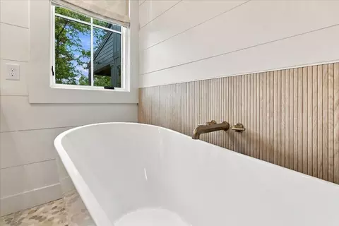 Bath - 6 Featherstone Ct, Sunset, SC 29685 photo 10 of 17