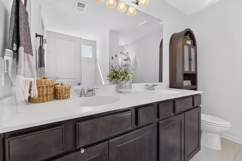 Bath - 204 Devonshire Dr, Moncks Corner, SC 29461 photo 2 of 5