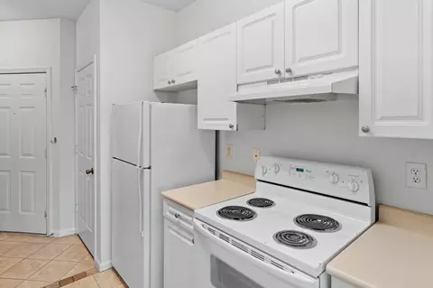 Kitchen - 1933 Chatelain Way, Mount Pleasant, SC 29464 photo 2 of 3