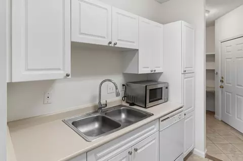 Kitchen - 1933 Chatelain Way, Mount Pleasant, SC 29464 photo 1 of 3