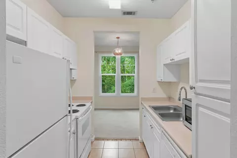 Kitchen - 1933 Chatelain Way, Mount Pleasant, SC 29464 photo 3 of 3