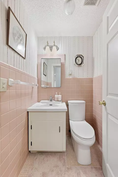 Bath - 900 Naples Ave, Cayce, SC 29033 photo 3 of 3