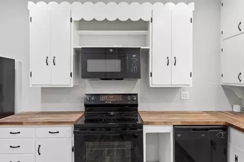 Kitchen - 900 Naples Ave, Cayce, SC 29033 photo 2 of 4