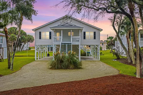 412 Pompano St, Edisto Island, SC 29438