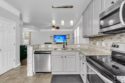 Kitchen - 206 Oglethorpe Cir, Moncks Corner, SC 29461 photo 3 of 5