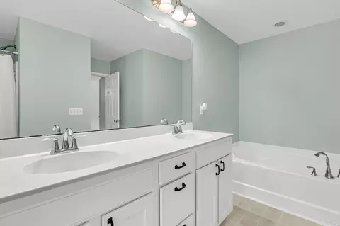 Bath - 206 Oglethorpe Cir, Moncks Corner, SC 29461 photo 3 of 5