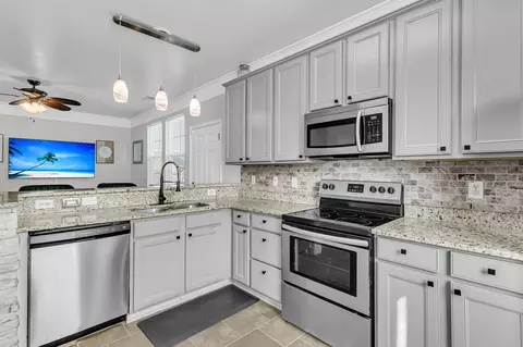 Kitchen - 206 Oglethorpe Cir, Moncks Corner, SC 29461 photo 2 of 5