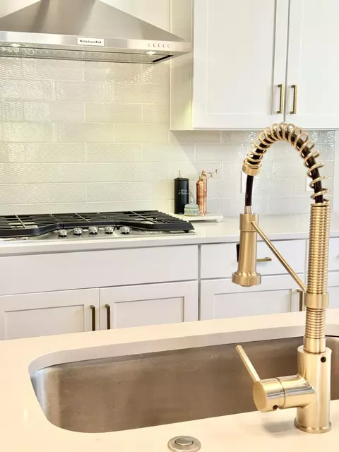 Kitchen - 3600 Tidal Flat Cir, Mount Pleasant, SC 29466 photo 4 of 6