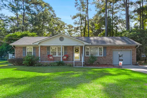 303 Hutson Dr, Summerville, SC 29483