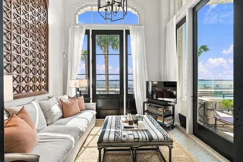 1 King St #STE 105, Charleston, SC 29401