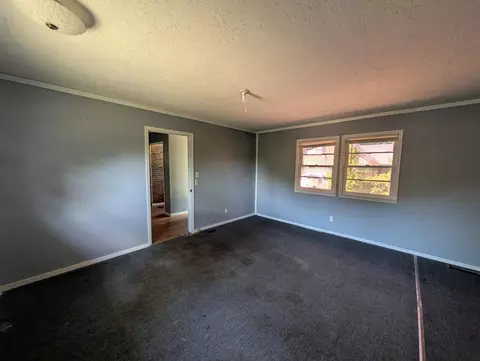 Living - 331 E Reaves Ave, Dillon, SC 29536 photo 7 of 9