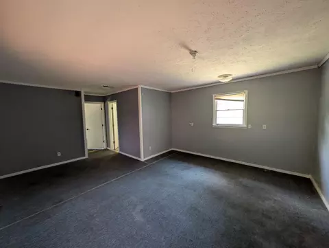Living - 331 E Reaves Ave, Dillon, SC 29536 photo 5 of 9