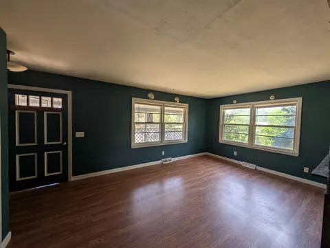 Living - 331 E Reaves Ave, Dillon, SC 29536 photo 1 of 9