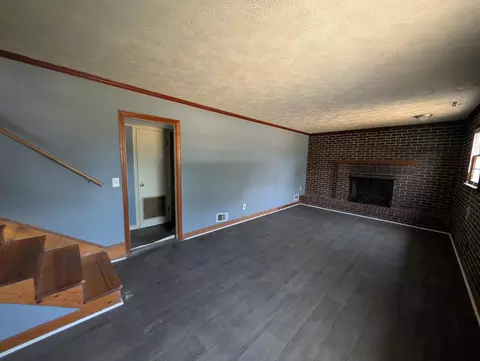 Living - 331 E Reaves Ave, Dillon, SC 29536 photo 8 of 9