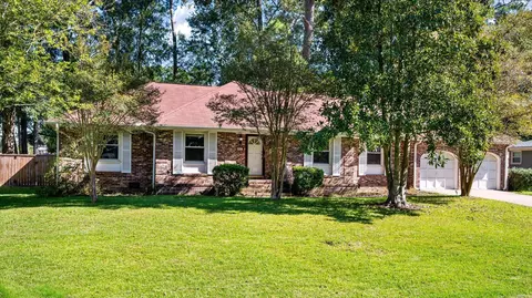 201 Stratford Dr, Summerville, SC 29485